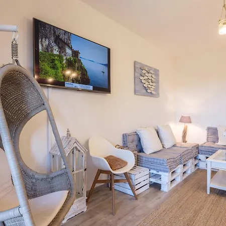 La Luna Nel View Garden - Happy