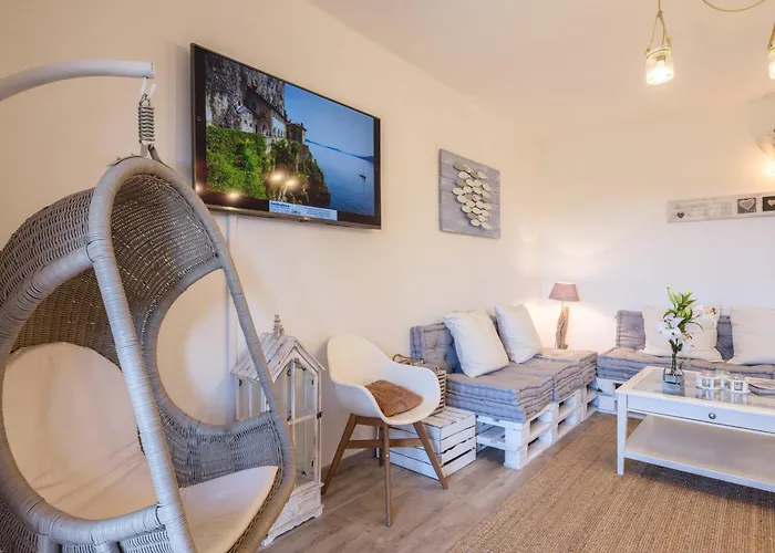 La Luna Nel View Garden - Happy