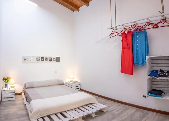 La Luna Nel View Garden - Happy 펜션 이스프라