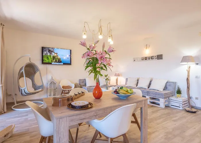 La Luna Nel View Garden - Happy 펜션